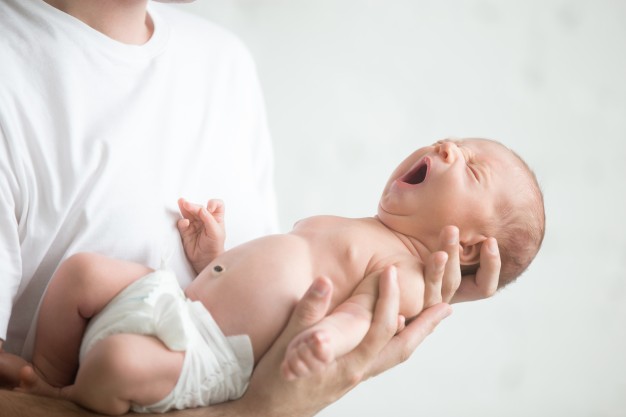Trẻ sơ sinh 1 tháng tuổi ngủ như thế nào?